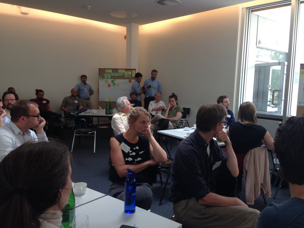 iFutur's tweet photo. 2. Tag #Huddle2017 @CorneliaDaheim Wksp Diskussionsrunden zu #ZukunftderArbeit Basis #MilleniumProject #Scenarios https://t.co/ZbUczwP9SC https://t.co/m9lRRuLoEr