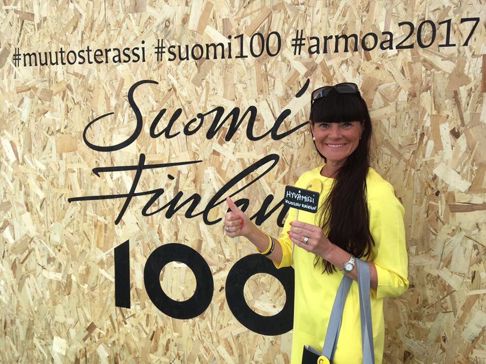 PiaHytonen's tweet photo. #Muutosterassi'lla @SuomiAreena istutettiin yli 1100 muutostoivetta! Hienoa! Minun toive #hyvämieli kuuluu kaikille! #eijätetäketäänyksin https://t.co/7FhGxpGXbW