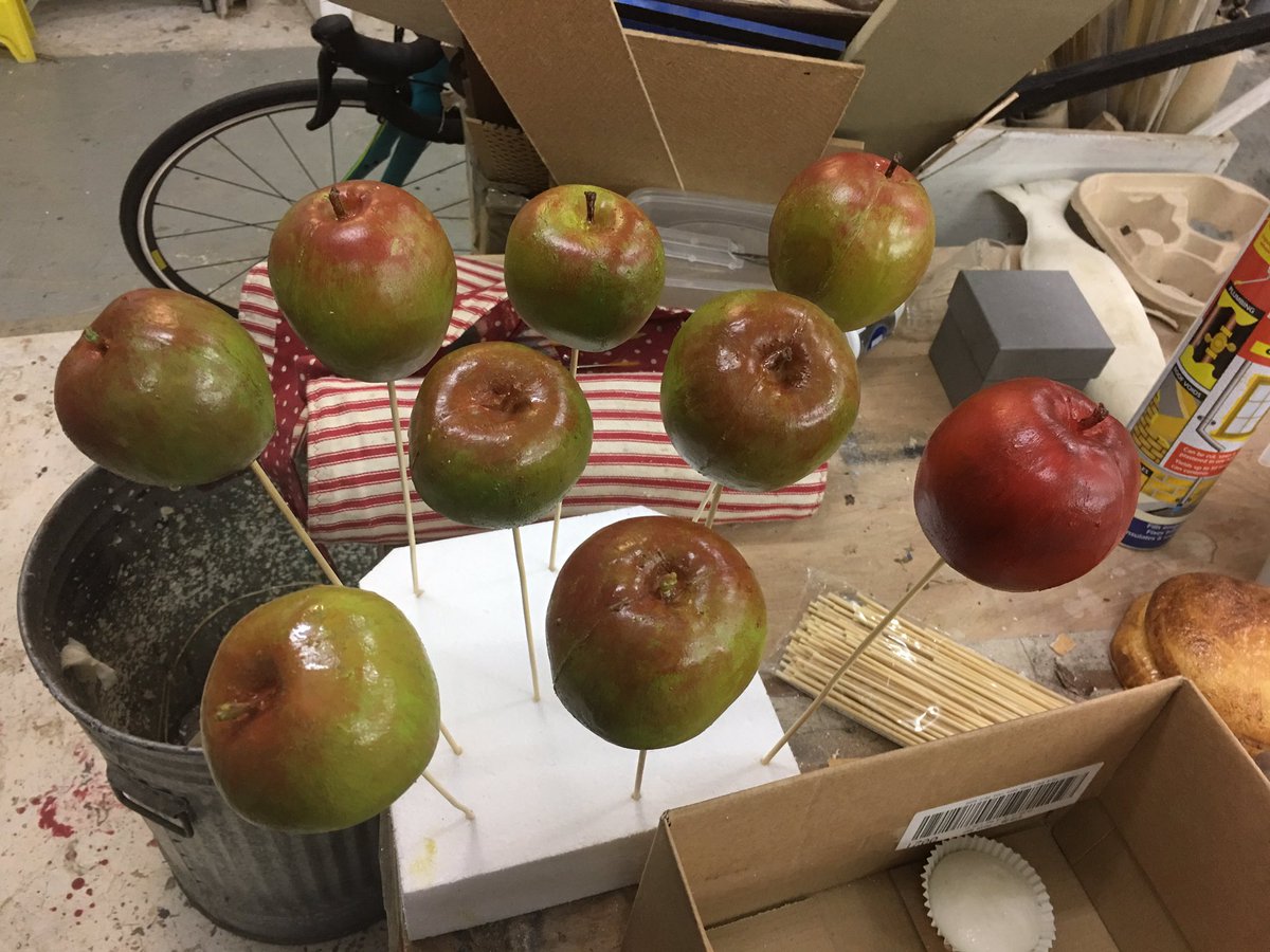 GProIllustrator's tweet image. Some of my work for 'Fiddler on the Roof' 😊🎨🎭📽