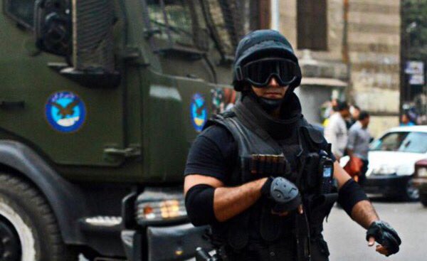 Upkknqu2z8's tweet photo. مصدر أمني مصري : مقتل 5 عناصر إرهابية مسلحة في محافظة الإسماعيلية في تبادل لإطلاق النار مع الشرطةhttps://t.co/5MJ8MO15vI رصن