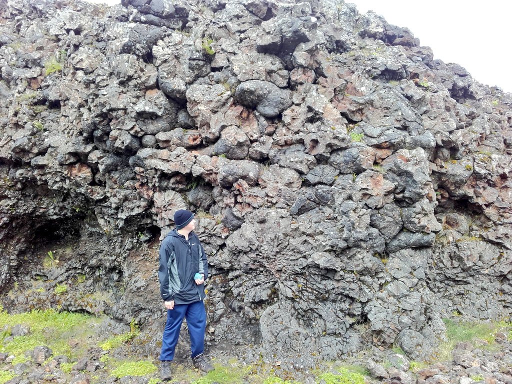 terrarob101's tweet photo. @CanonSlade studying the #subglacial/#subaqueous deposits on the #Reykjanes Peninsula. @NSTGeography @icevolcanoes https://t.co/6ziTUmbCq0