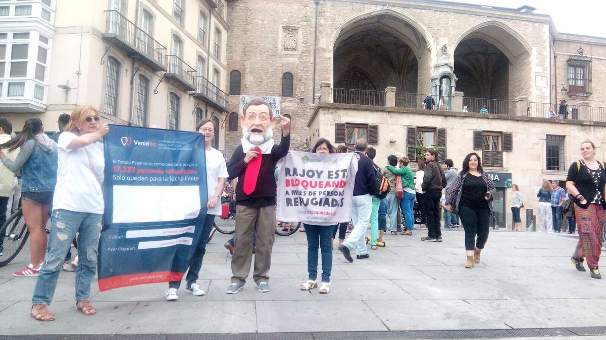 Rajoy reclama al Gobierno en <a href="/vitoriagasteiz/">Vitoria-Gasteiz!</a> q cumpla su compromiso con ls personas refugiadas. #Bloqueados #VenidYa
bit.ly/STOPBloqueoF