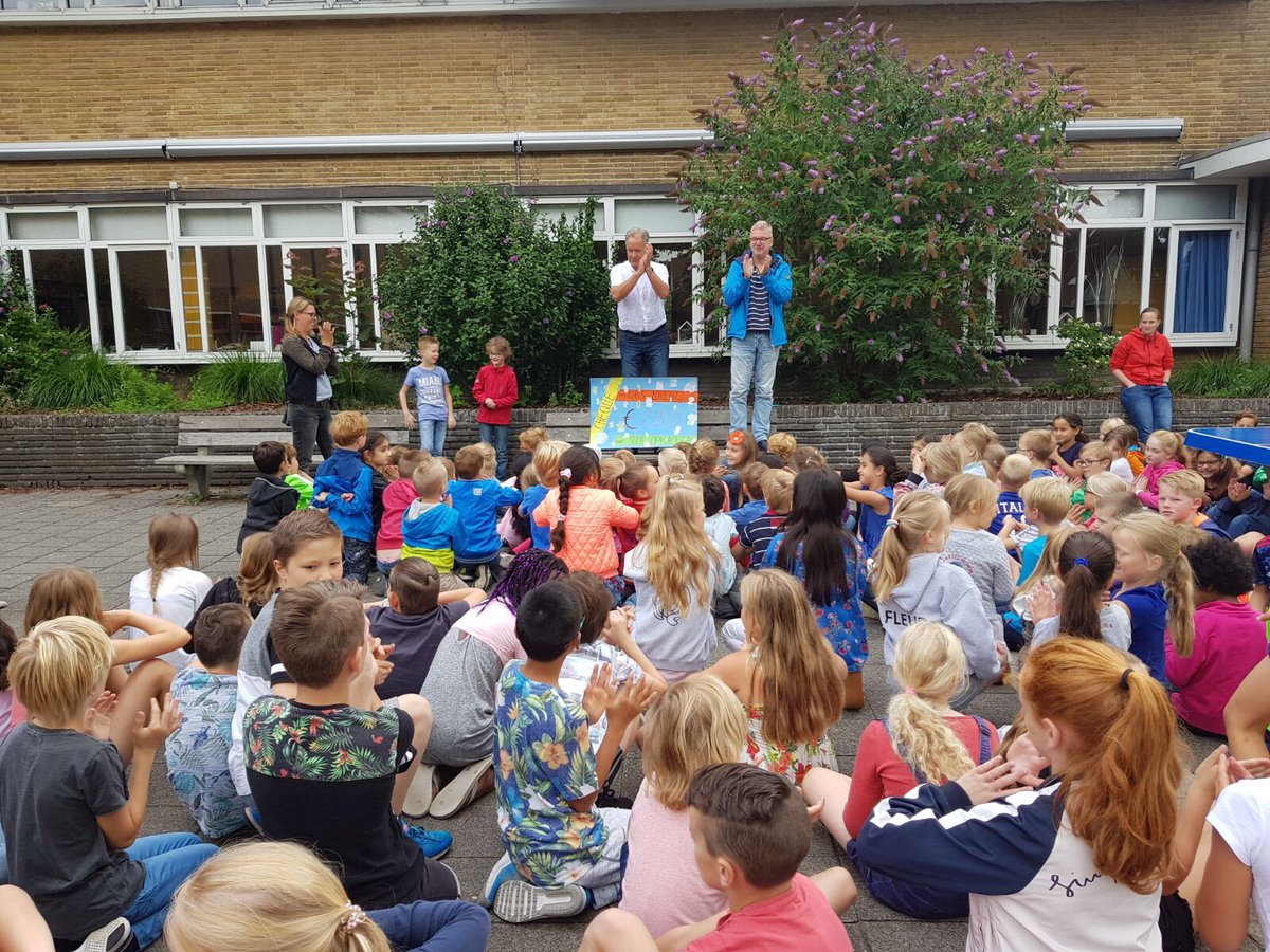 lorentzschool's tweet photo. Stichting Opkikker is blij met de opbrengst van onze sponsorloop. De kinderen hebben €5900 bij elkaar gerend. https://t.co/ziCjnL0BrG