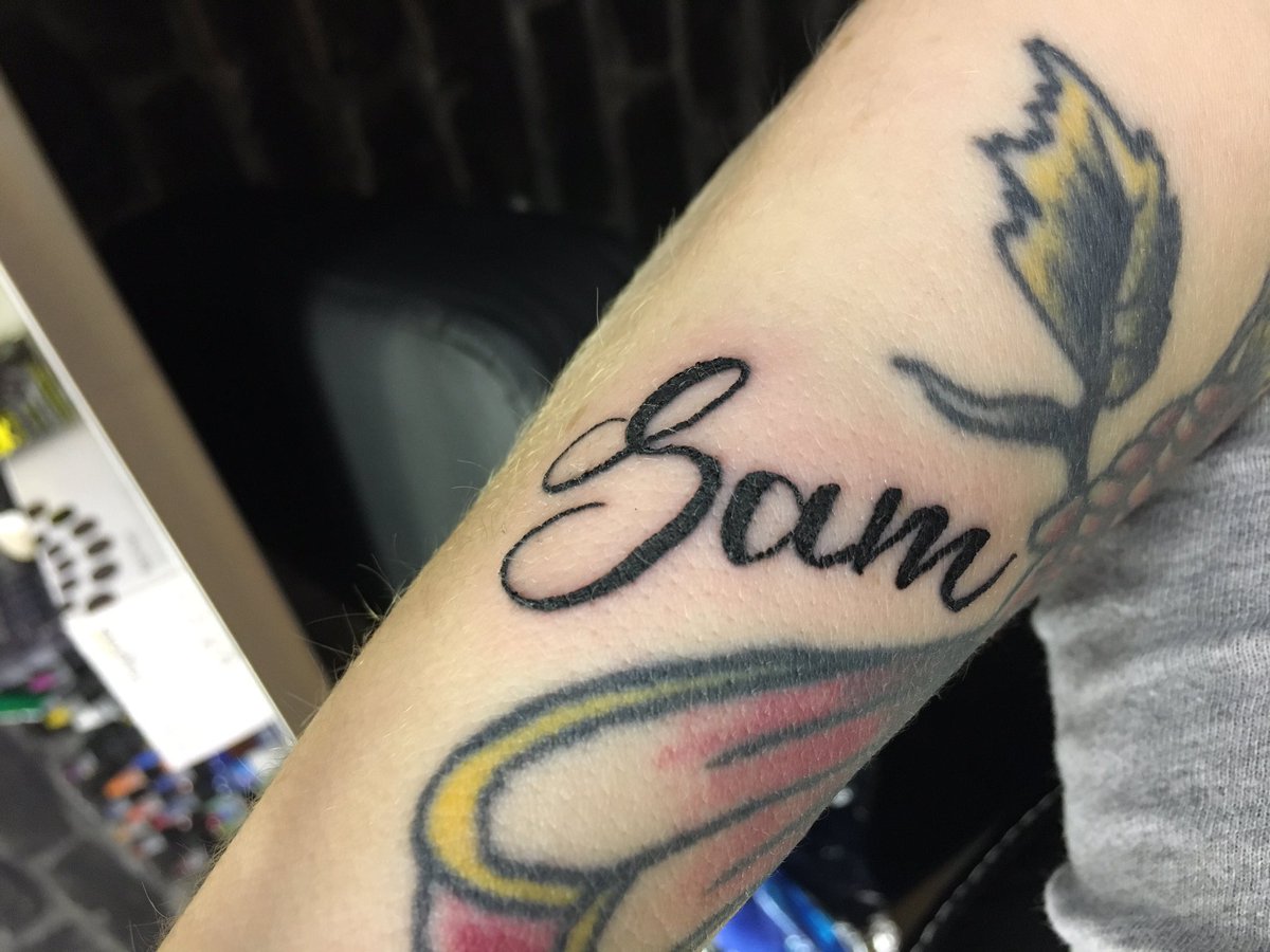 tattoosbylyns's tweet photo. Wondered why my arm was stinging. Forgot I'd had a new tattoo 😂😂😂 #dickhead #tattoo #ink https://t.co/BDRrey0DdW