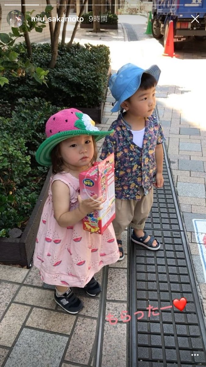 ট ইট র めめこ 再生中 スイカ帽子にスイカワンピ ナマコちゃん ホントにカワユスなぁー ってか セコムくん とデートみたいだ この前にお手て繋いで歩いてたし笑 坂本美雨さん お嬢さん 愛称ナマコちゃん