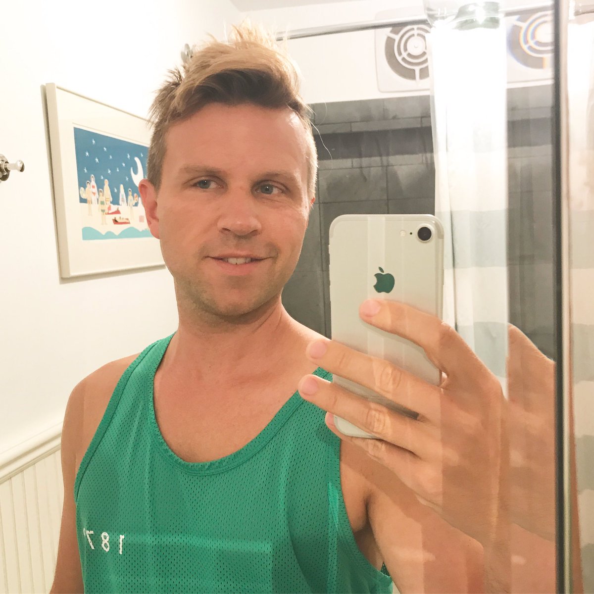 EDLesh's tweet photo. Chlorine is actually a decent hair-styling product. #poolhead https://t.co/ZIg4vYWQtd