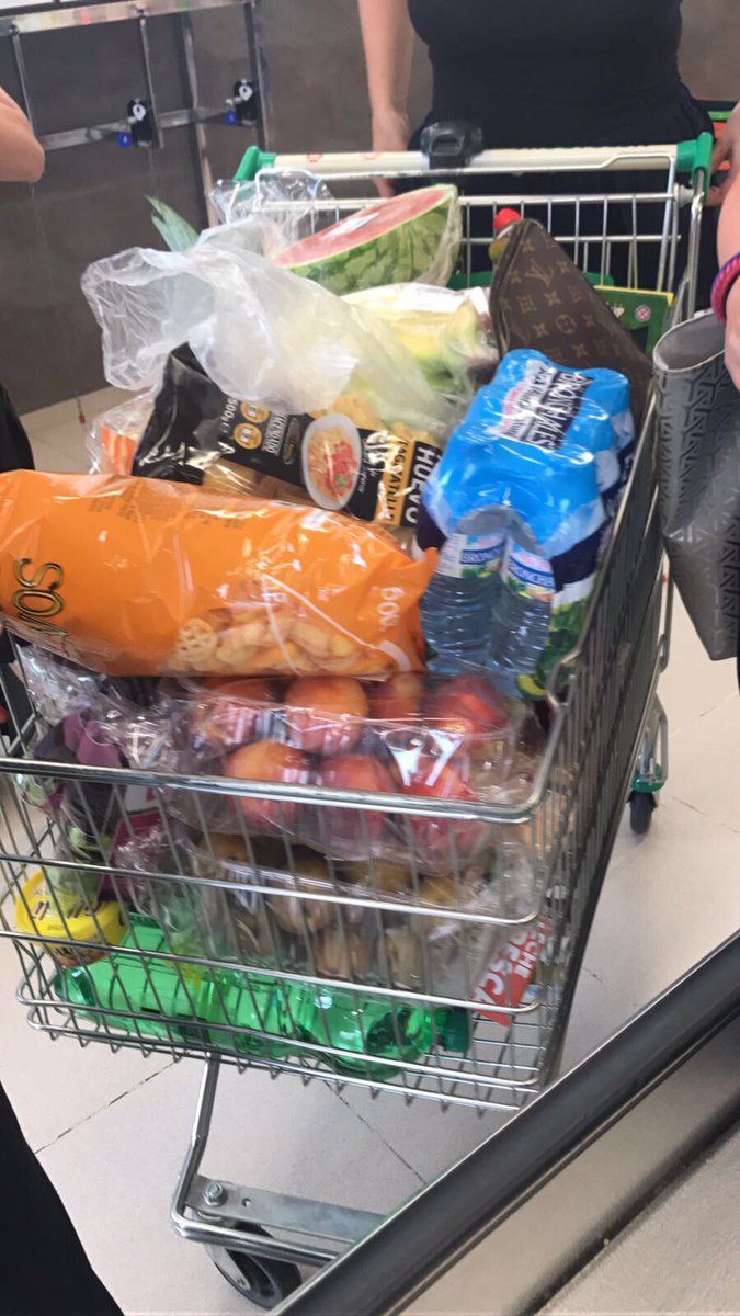 BeckyLowers's tweet photo. Oi the fact that muscles over here just pushed this up a massive hill on my own 😅💪🏽 #marbsstockup https://t.co/s68Vf9sDVS