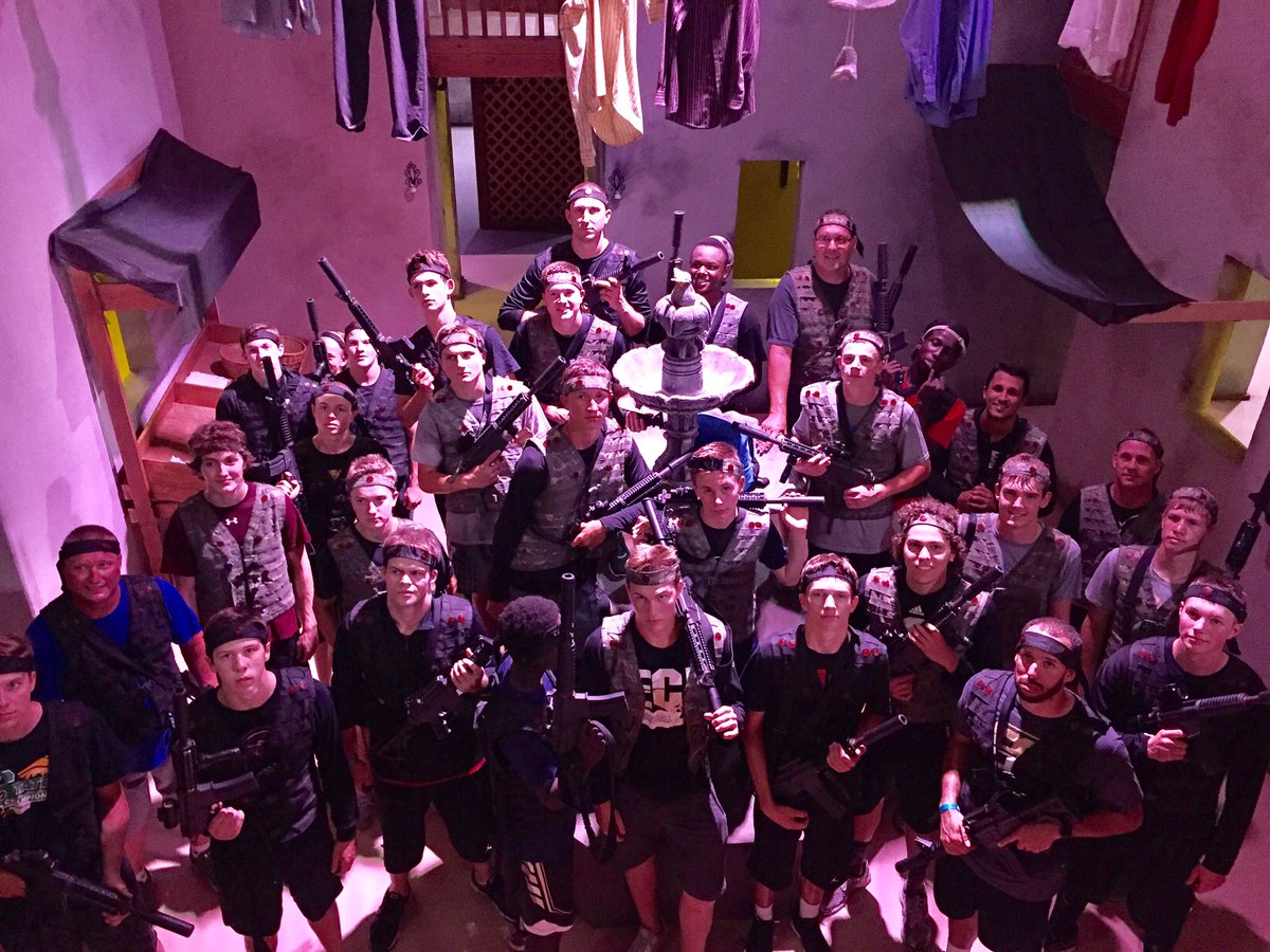 CoachLuke40's tweet photo. Had a great time again at @iCombat in Waukesha, WI. Great team bonding experience! #ECINATION #SolidWorkout #BlackTeam https://t.co/7gat61lyk0