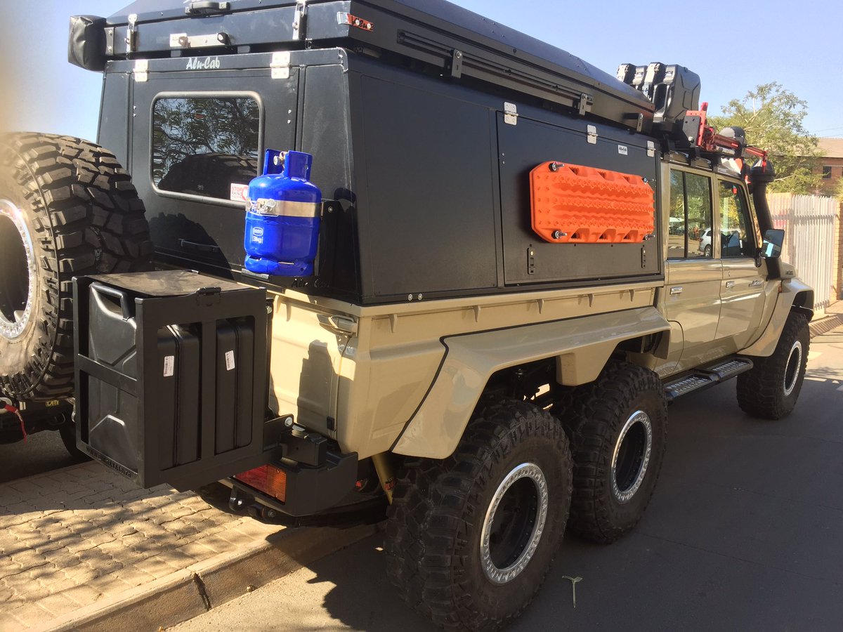 TweespoorMedia's tweet photo. @ToyotaSA @4x4Peru @LandcruiserAdv @Land_cruiser @halfwaytoyotag #SAbuilt 6x6 #Bruiser @MuscleTrucks SA https://t.co/WaADhfhLcX