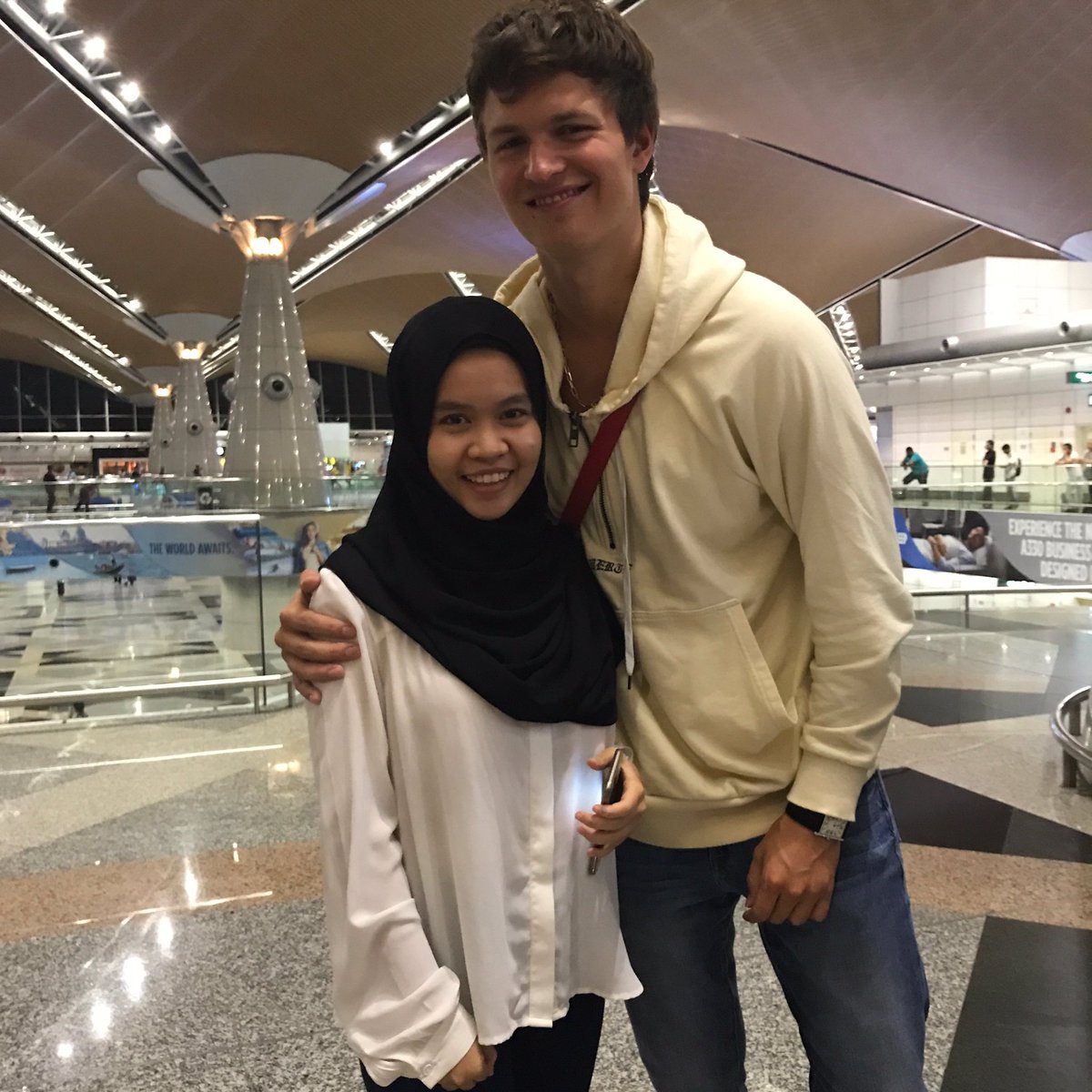 YOUR LOCAL KLANG GIRL JUST MET ANSEL ELGORT WHATS UP