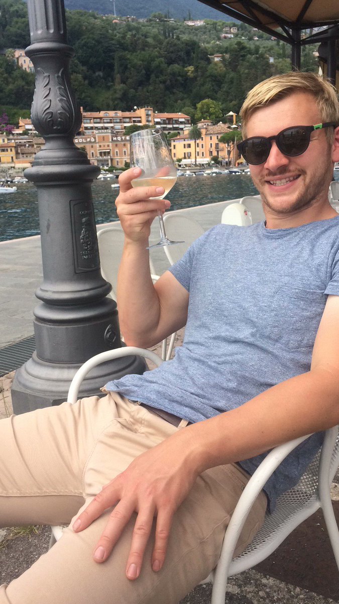 Chillin out with Fizz before tonights gig <a href="/Elbow/">elbow</a> @Guy_Garvey #lakegarda