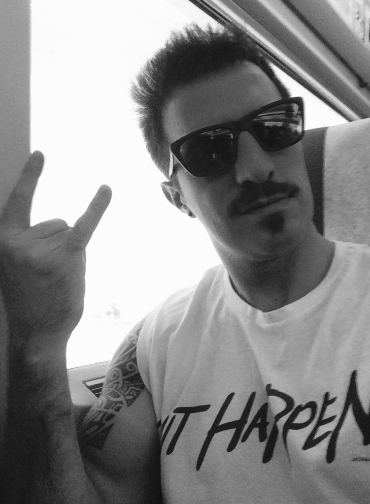 jonyelias7's tweet photo. On Tour! YLLANA25! @yllana_p @TeatroAlfil #Travel #tour #tattoo #INK  #selfie #actor #lifestyle https://t.co/saLHa7kMsy