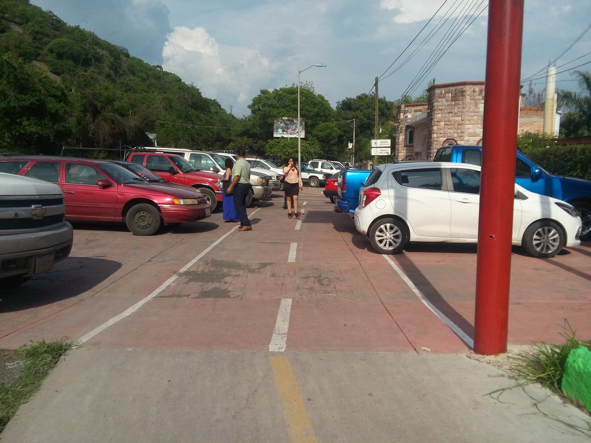 ClioED97's tweet photo. Ayer, el antes/despues. Gracias policías de @Gob_Jamay https://t.co/XcScLyiUdz