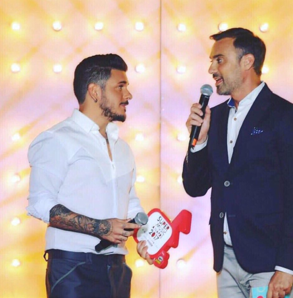 STAN_Official's tweet photo. Ευχαριστώ την Κύπρο &amp; τον @superfmradio για το βραβείο "Άλμπουμ της χρονιάς", για έναν δίσκο που πραγματικά έχω μέσα στη καρδιά μου.  
11:11 https://t.co/uKz5yY9KsB