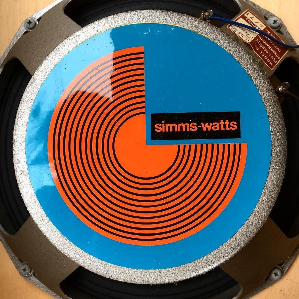 EllieWilsonUK's tweet photo. Beautiful, original #simmswatts speakers in my 70s amp! 😮 #amp #speakers #vintage #music https://t.co/18FnzVJQcq https://t.co/3NugADvZWM