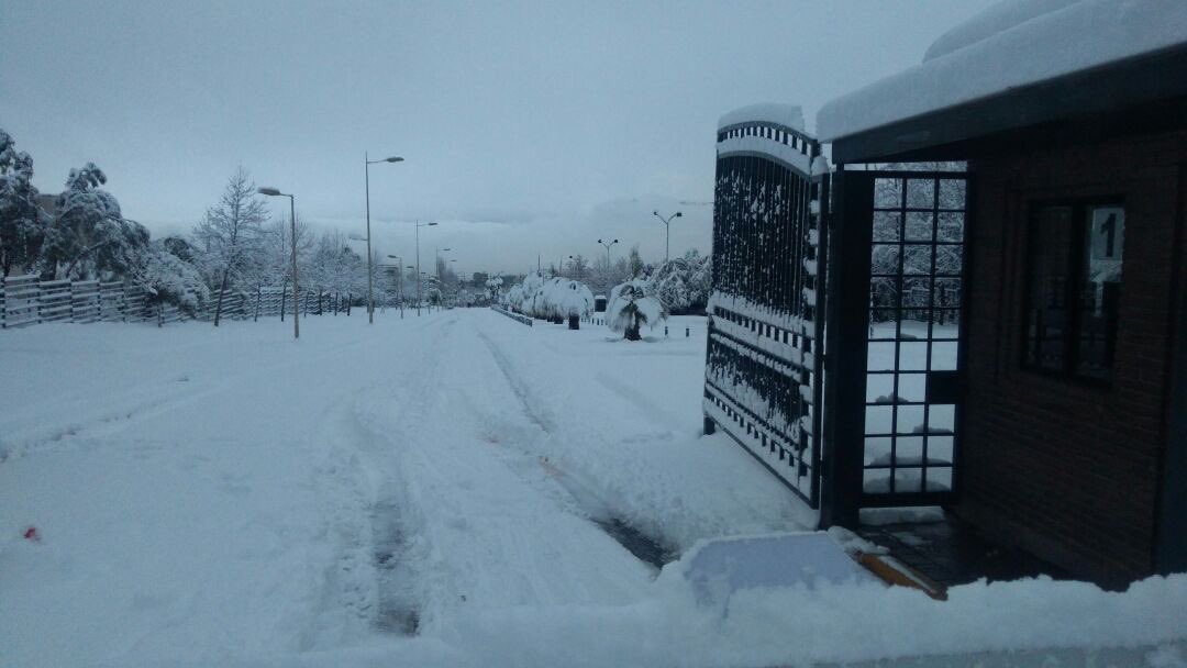 Cruzados's tweet photo. SUSPENDIDO el encuentro entre #LosCruzados y @Rangersdetalca_  (así está acceso a San Carlos con aprox. 20 cms. de nieve) https://t.co/IJ1H0ZCRhR
