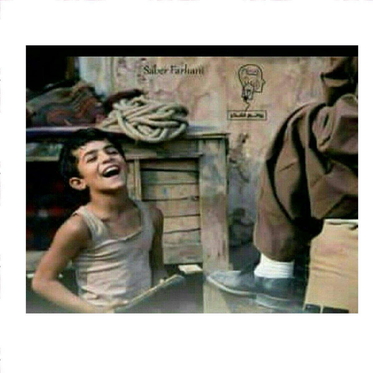 جاري العزيز البعض يمتلكون روساً لايستفيد منها غير الحلاقين اقرأ هذة الرسالة جيداً رويداً رويداً يسفر الظلام سأعيش بمزاج مرح ولن ازعج الجميع