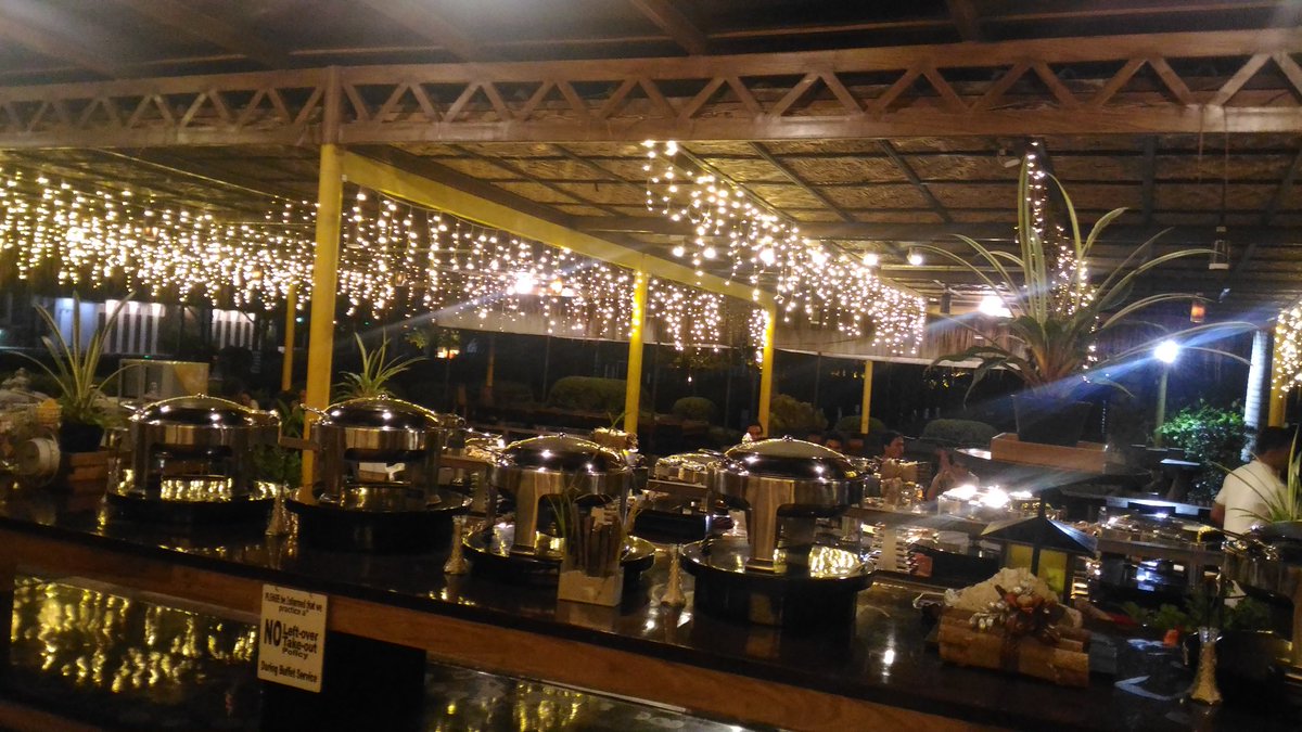 SuperHousemate's tweet photo. Dinner with the fambam #secdea https://t.co/4L6vejyz9H