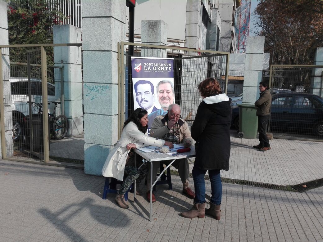 todanunoa's tweet photo. Firmas X @SenadorGuillier Todos los martes y jueves en notaria de P. de Valdivia #3317 Ñuñoa de 10:30 a 12:30 y de 16:30 a 18:30 @PRadicalcl https://t.co/2mUNlvLHu6