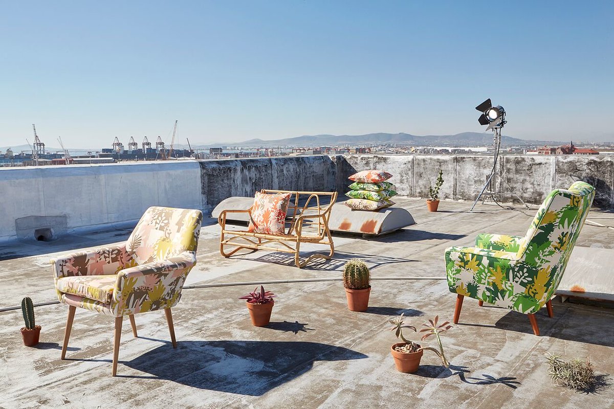 houseleisureSA's tweet image. Inner-city rooftop gardens inspire Skinny laMinx’s latest collection: bit.ly/2rCWZM4