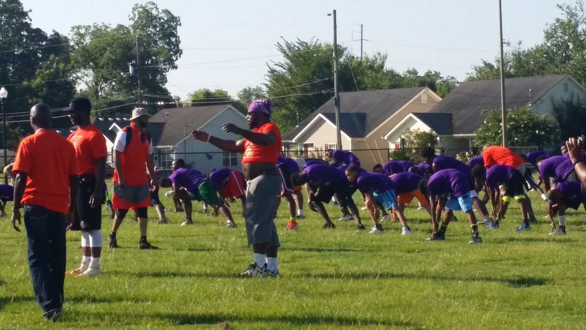PeysOnlyParent's tweet photo. Former Laney athlete and former Mr. Georgia J.K. Sabb leads attendees in exercise. #ASAPPERFORMANCE #CommunityCamp @kevinfaiglewrdw https://t.co/zglLKdEekN