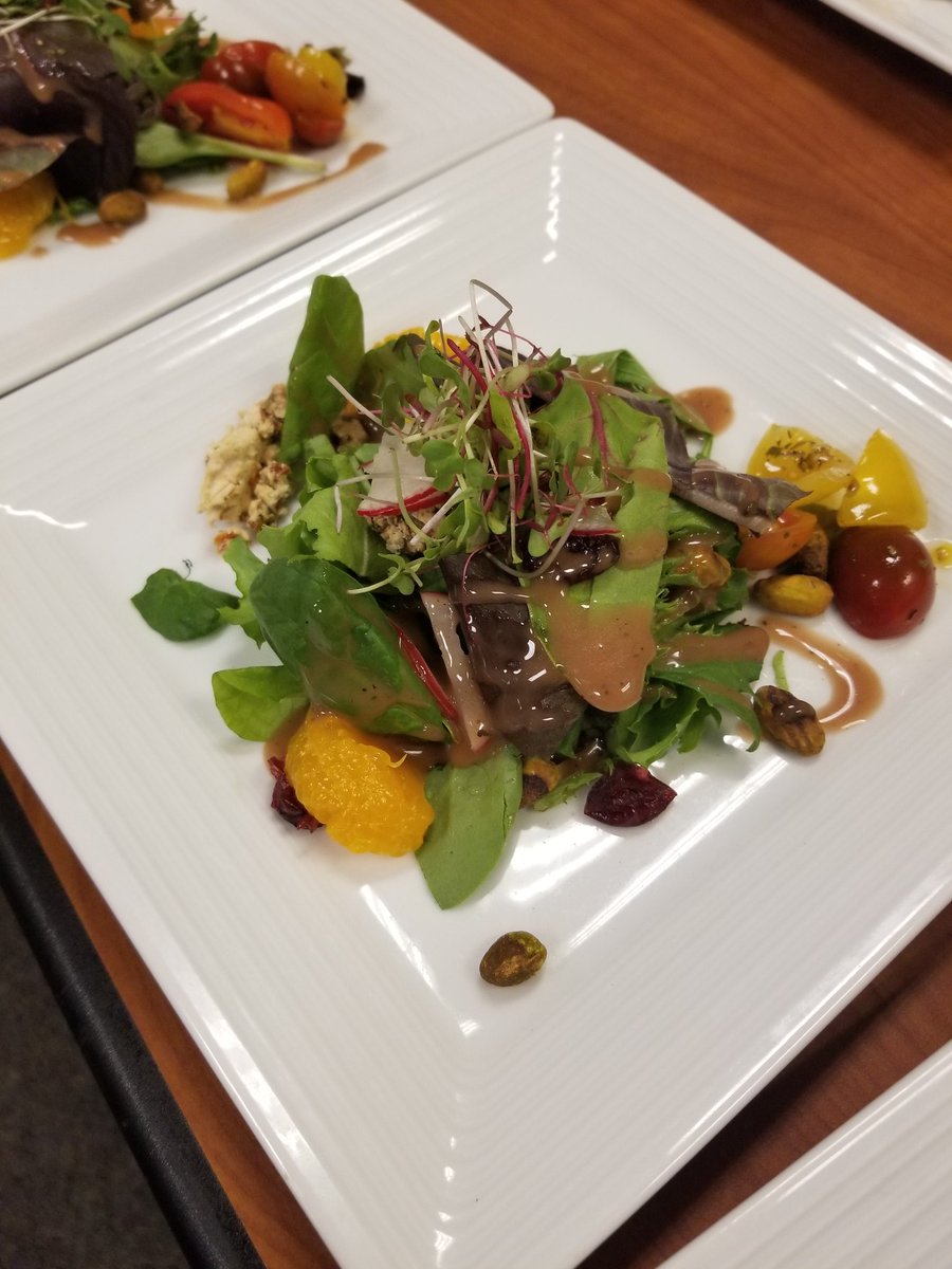 chefdwthomas's tweet photo. Great!! time cooking f/ amazing people @Microsoft during the #MSInspire2017 #chefdanielthomas #chefthomasexperience https://t.co/5Q1lavV0k6 https://t.co/lM1MdCd4gp