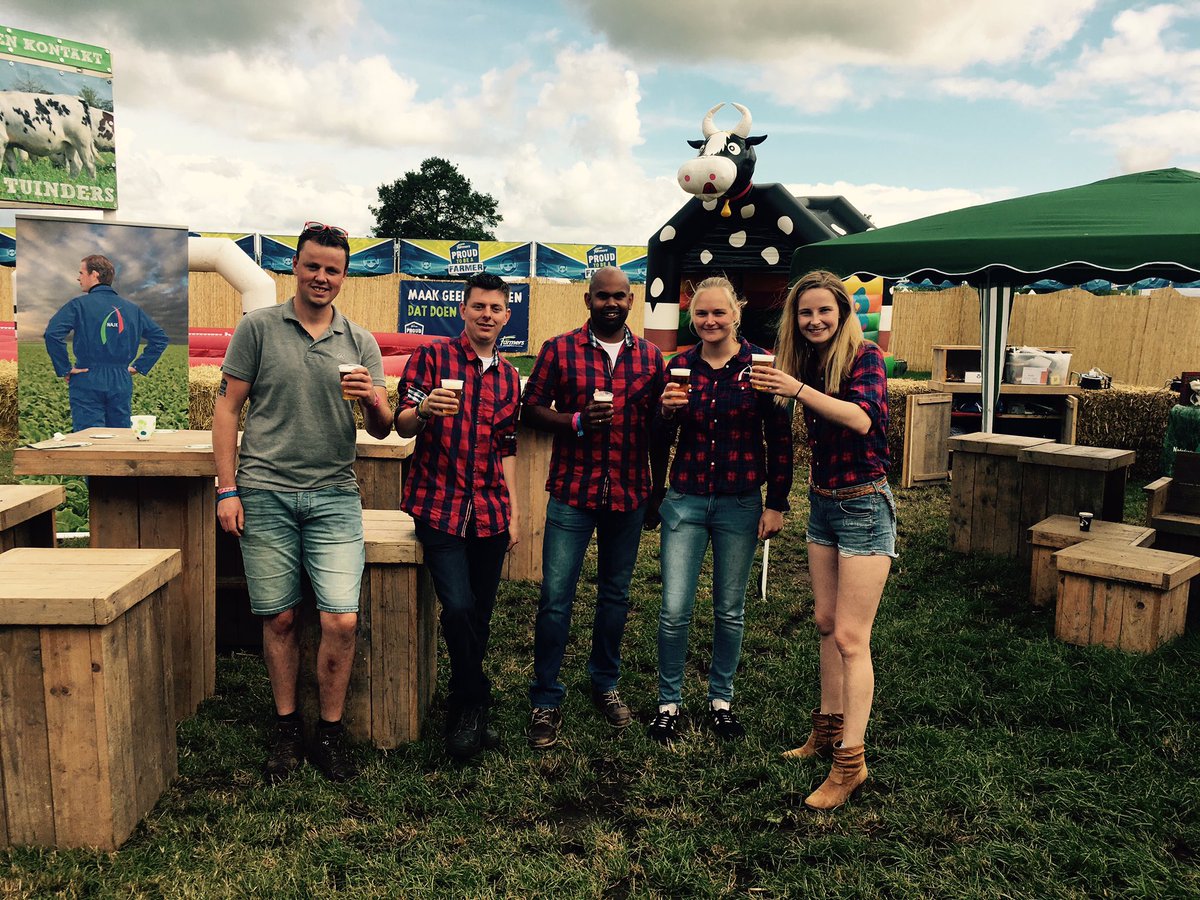 IrisBouwers's tweet photo. Gezellige drukte op de stand @NAJKtweets op het @ForFarmers terrein van de @zwartecross! #NAJK #jongeboeren #maakgeenbrokkendatdoenwijwel https://t.co/PrT4ckYQUq