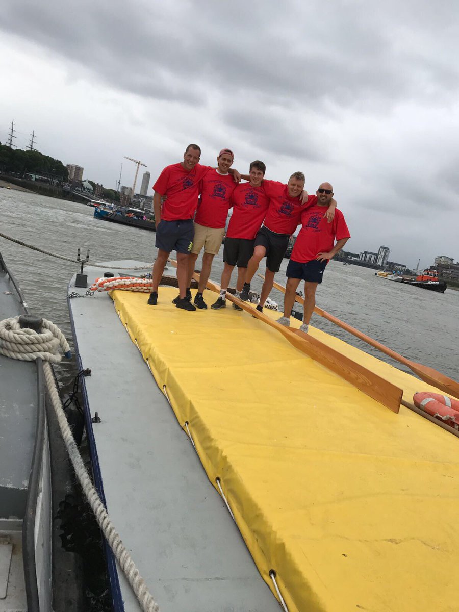RulerCrewing's tweet photo. #RulerCrewing ready with the new @WatermensCo barge for the start. Good luck to all competitors competing in this years #BargeRace https://t.co/crVX9abpms