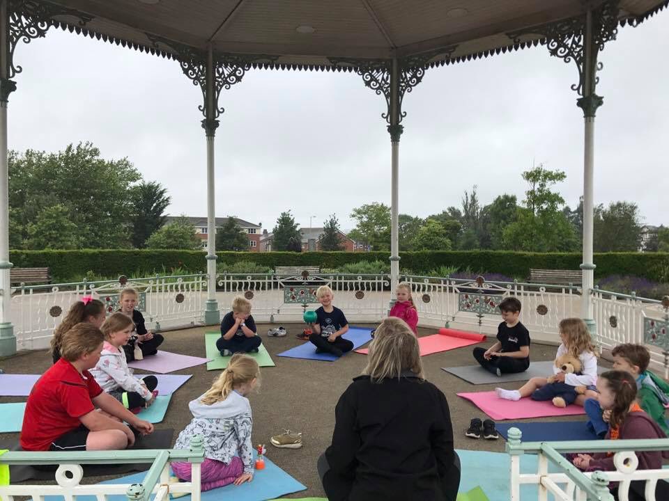 Looking for something to do on a Sunday @StanleyParkjpr & Kids' Yoga takes place at 9am every week! Details here... theislagladstone.co.uk/stanley-park/s…