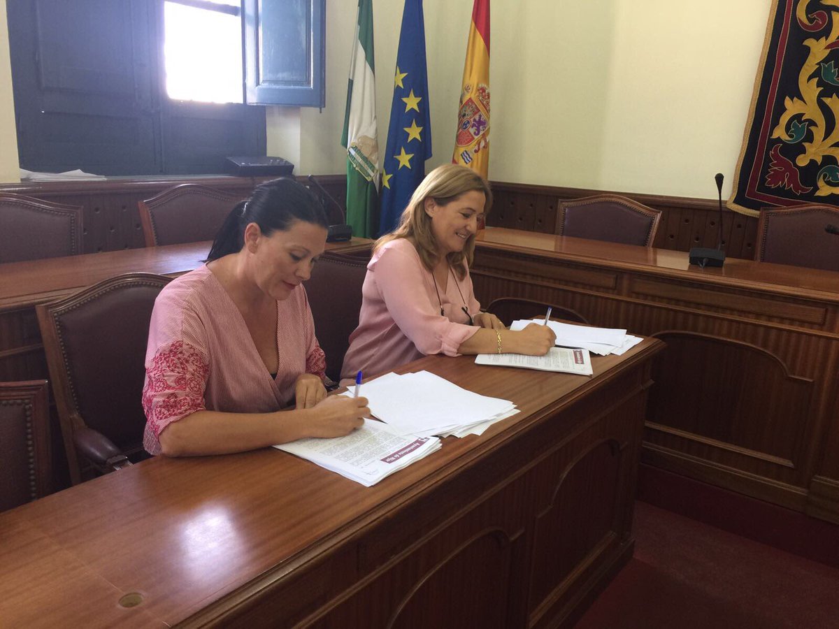 VidamarSCANijar's tweet photo. Firma del contrato de la gestión del #SAD de #Nijar. Esperanza Pérez y @vidamarsca Ilusión, excelencia y calidad. De Personas para personas https://t.co/995EMkeg8r