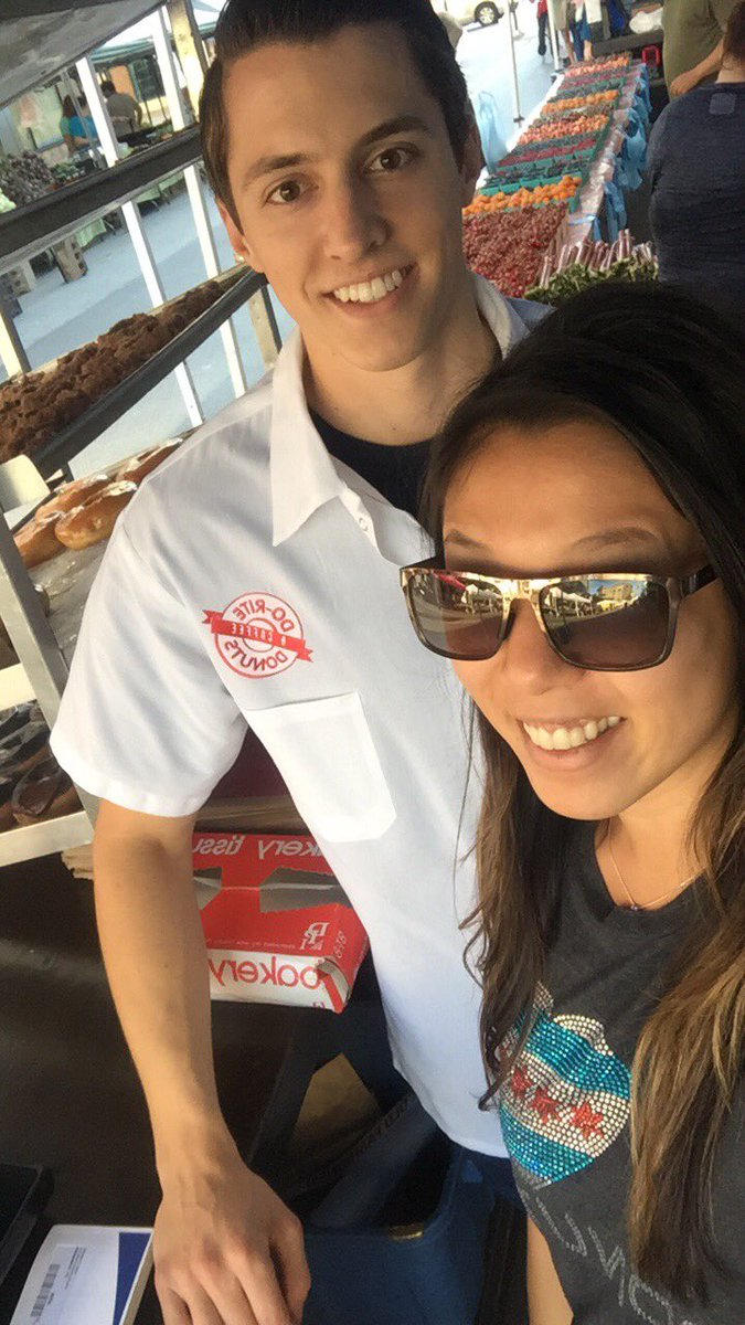 DoRiteDonuts's tweet photo. #FarmersMarket fever! #divisionst #chicagodonuts #eatlocal https://t.co/gvd9jhPvYj