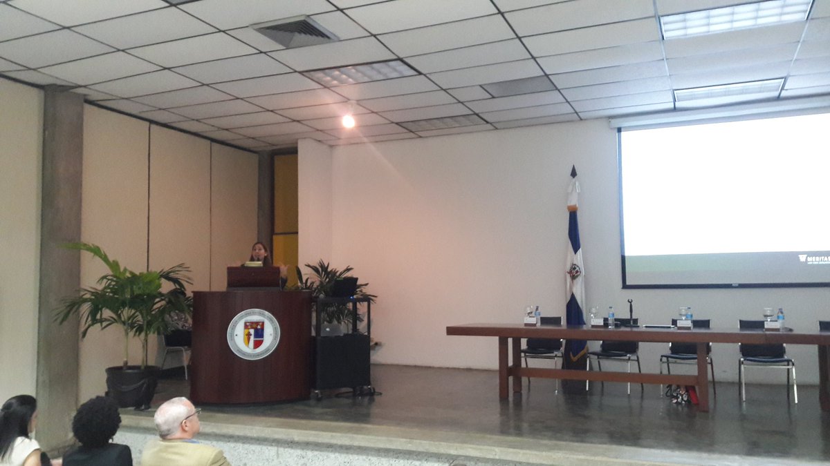 ADOPI_DR's tweet photo. Monika Fiallo explica sobre la imagen de los deportistas y el broadcasting de eventos deportivos #ADOPI #PIenelTerrenodelJuego https://t.co/KTY96MvXgQ