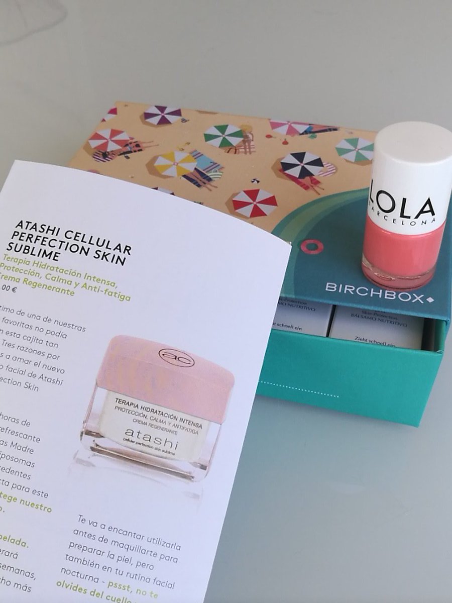 SandraFB_86's tweet photo. Mi #BirchboxEs de julio es genial. Lo mejor la crema atashi, es una pasada!! y el lápiz negro de arrow fantástico!!! https://t.co/VBtrioV9N3