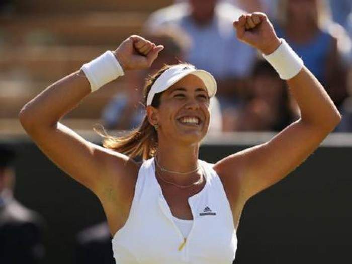 .@GarbiMuguruza overpowers @Venuseswilliams to win first @Wimbledon title  bit.ly/2ulmnqZ https://t.co/cHl8CTyunx