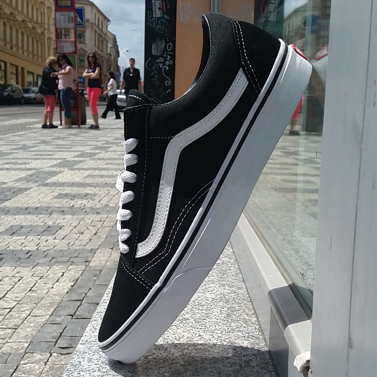 POPCORN_SHOP1's tweet photo. Dnes jsme doplnili velikosti nejoblíbenějšího modelu od firmy Vans . Právě si můžeš koupit klasiku jako je Vans Old Skool.
#popcornshop https://t.co/bzeU1vZ8qz