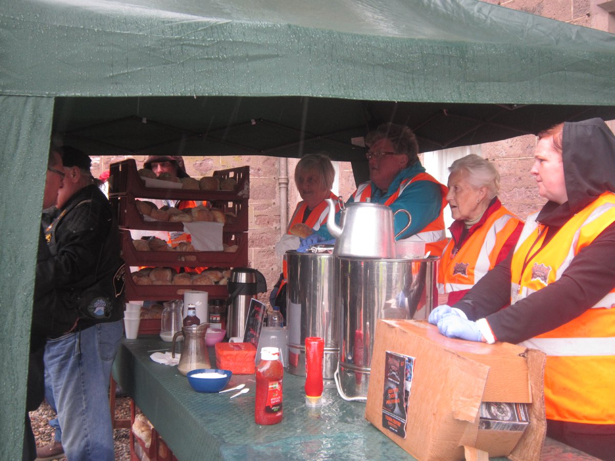 neillow1's tweet photo. Best cuppy and bacon roll at Brechin Castle for the Harley day served by the lovely ladies from Gardner Memorial Church Brechin. https://t.co/z9pCnJSyRt