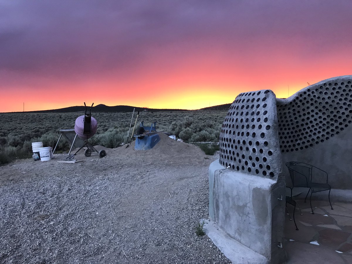 LauraClements_'s tweet photo. Amazing vacation in Taos, NM! Sustainability Rocks!  Phoenix &amp; Waybee #earthshipbiotecture #earthshipnightlyrentals https://t.co/ClZxWqki21