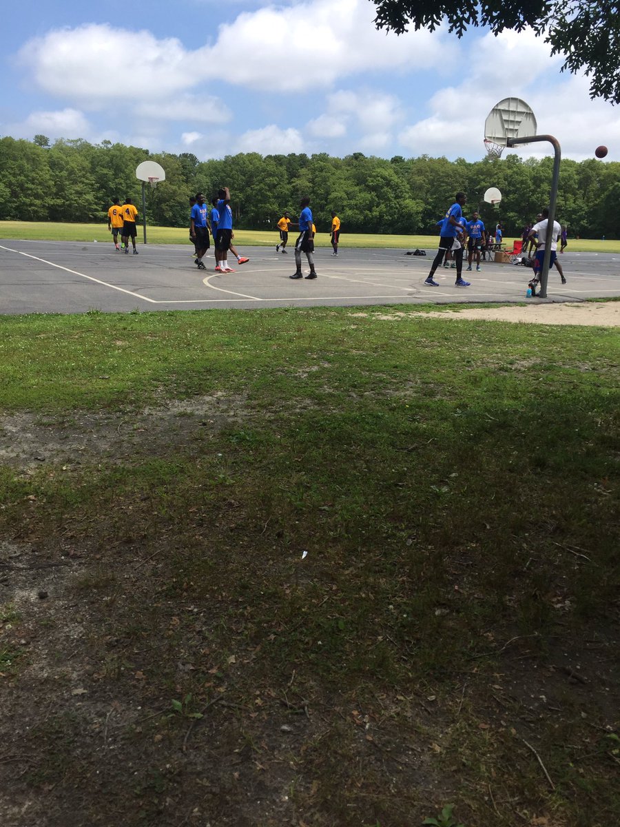 CoachGth3's tweet photo. S/o to my guy Abe & his church for making me apart of the event again this summer! #BallUp 🏀 #Summer2k17 #ImTheRef 🤣🤷♂️ https://t.co/hhiIfrZ61X