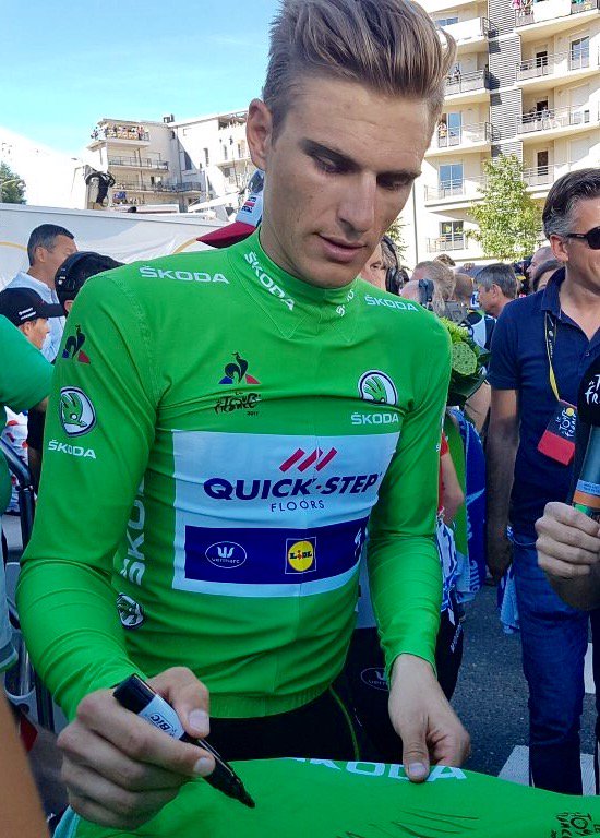 WeLoveCyclingFR's tweet photo. Follow + RT pour remporter le #MaillotVertSkoda de la 14ème étape dédicacé par Marcel Kittel !💚#TDF2017 https://t.co/vutUfhrOKe