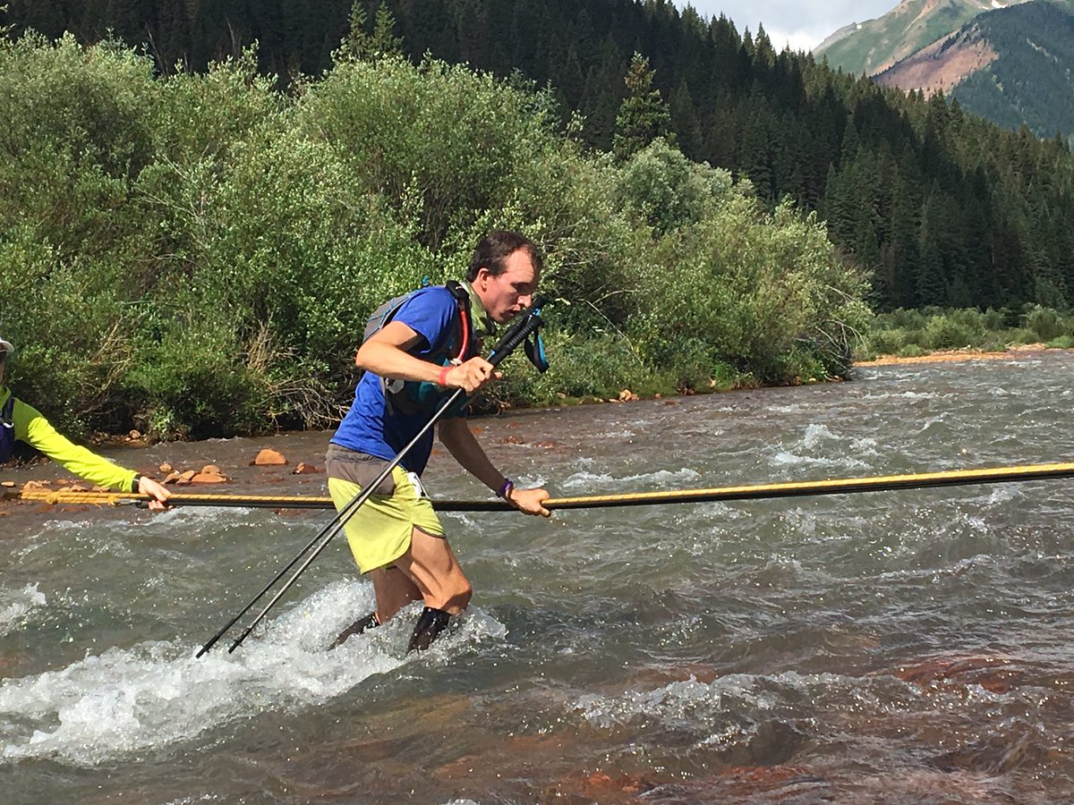 iRunFarEs's tweet photo. En la milla 98,5, desde el 7º al 9º puesto es otra carrera aparte. Jeff Rome, Jake Milligan y Jamil Coury muy cerca entre si. #HR100 https://t.co/qQGXC5G4pg