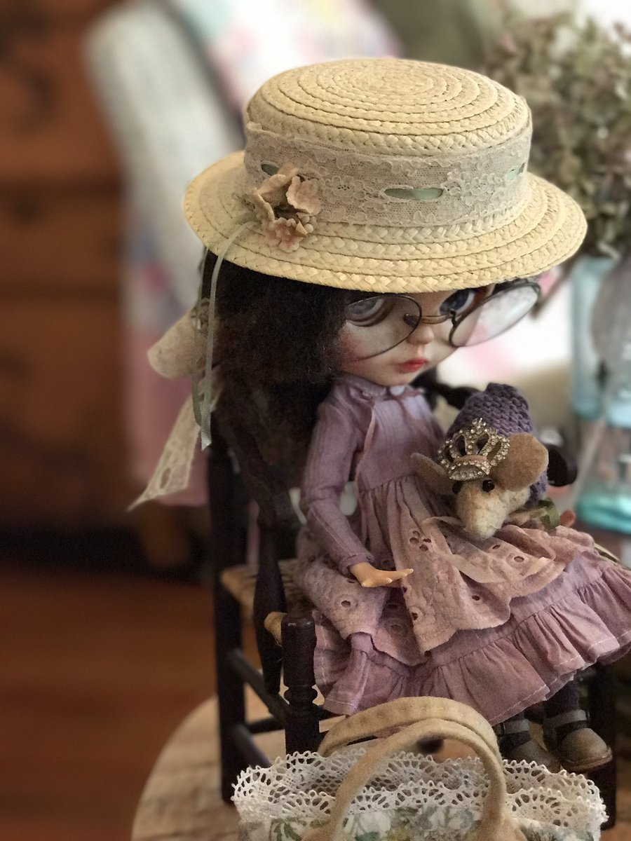 Christiejray's tweet photo. I have a speaking engagement next month & the theme is #madhatterteaparty. #lulakate will be introduced with #elizathemouseโข ๐๐ง๐ป๐ญ #blythe https://t.co/UassFcSC0O
