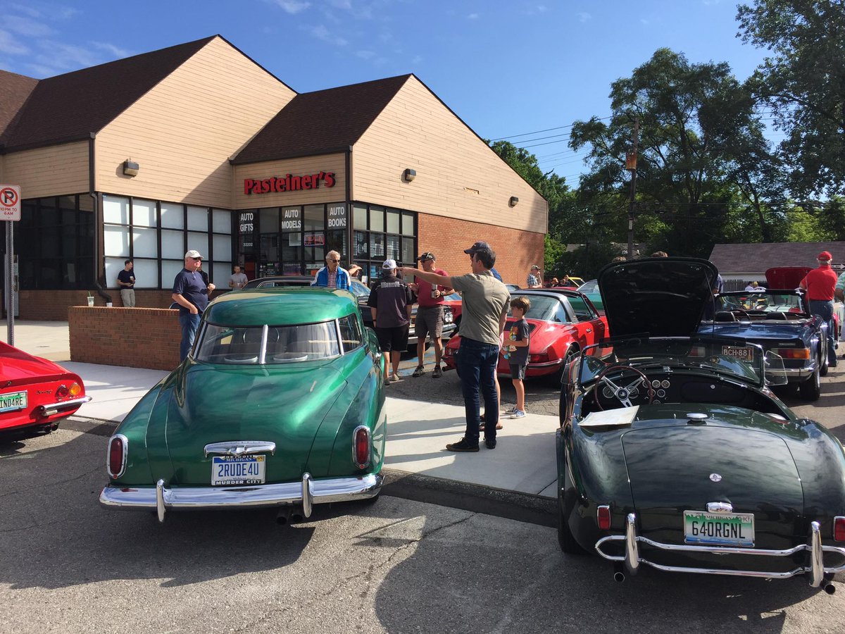 GearheadHomes's tweet photo. #Awesome #cars &amp; #coffee this #morning at #Pasteiner's #Auto #Zone #Hobbies on #Woodward! #Great to see some of our #clients here also!!! https://t.co/6U47GFL9E8