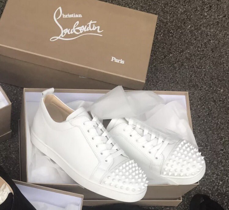 Christian Louboutin Low Spike Junior
▪️Size UK 9 available
▪️Free next day delivery
▪️£415
#christianlouboutin #louboutin #louboutinsneakers
