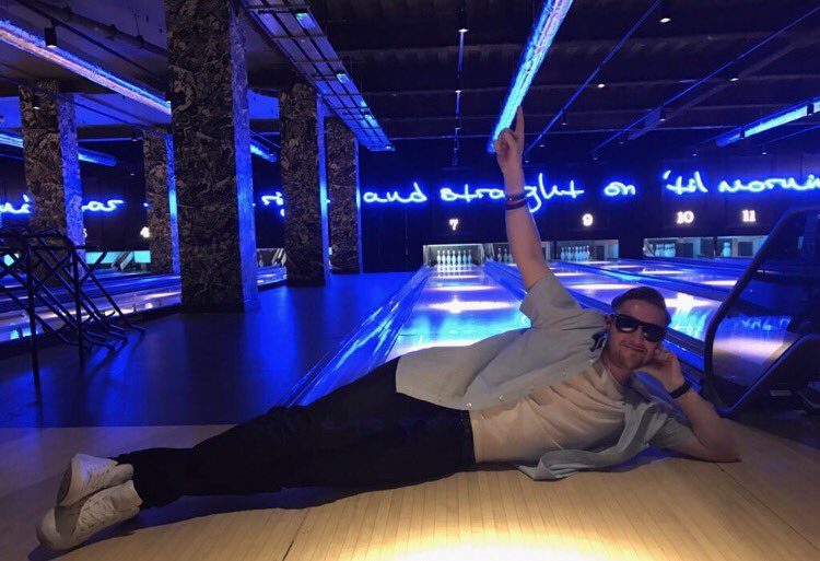 J_pop7's tweet photo. @queens_ice_bowl
Ball so hard mo f**kers wanna fine me
#bowling #ballin #london #queensskate #queensbowling #ballsohard #win #teamwin #1 https://t.co/m6bE9gN8Fm