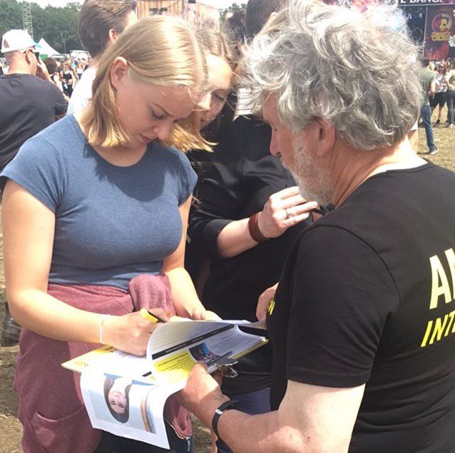 amnestynl's tweet image. Het was een goede 2e dag op @zwartecross. Dank aan iedereen die bij ons langskwam! ✍️🎨