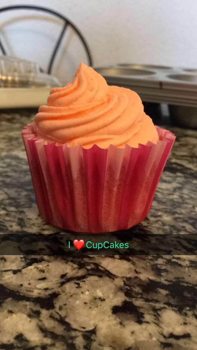 Jave_MCJr's tweet photo. Cocinando CupCakes😜😋#MasterChefMx https://t.co/LKApz1JCT0
