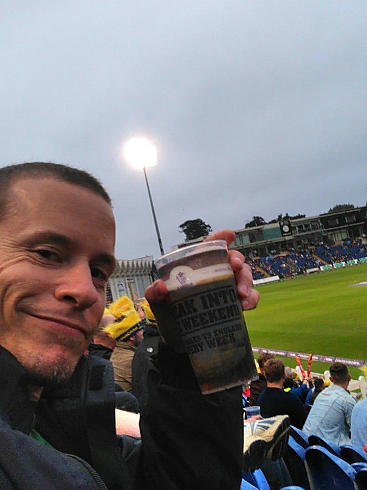 HorizontalGary's tweet photo. @stewartbaird688 We're on! #GoGlam #t20blast 😀 should have come here mate https://t.co/ECafMbHt6V