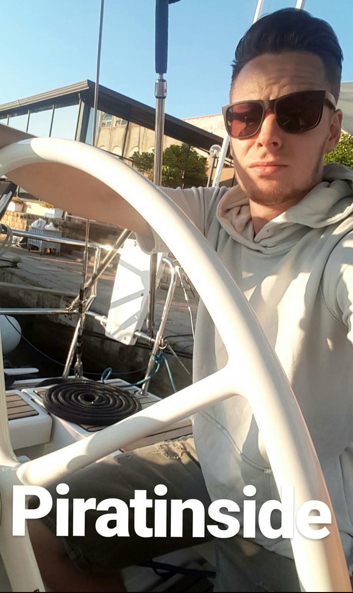 rewilacht's tweet photo. Rewi lacht, weil er ein Schiff gestohlen hat und dadurch ein echter Pirat ist. https://t.co/nzushkFk0z