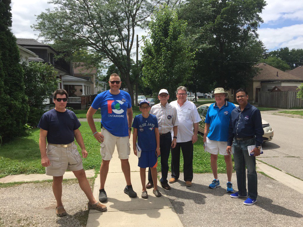 WillBoumaBrant's tweet photo. #movingontario Great friends! Great help canvassing! #BetterOntario #BrantfordBrant @Phil4Brant https://t.co/0YFIaaz2YA