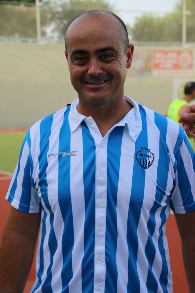 ClubEgara2M's tweet photo. ¡Qué buena gente son nuestros amigos del @islahockey! Gracias por vuestra acogida y amistad. Sois un gran ejemplo para todos! Hasta pronto!! https://t.co/vCBpvupz63